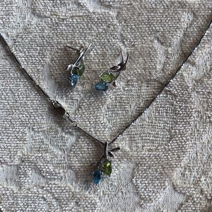 Silver/gem necklace and earring set